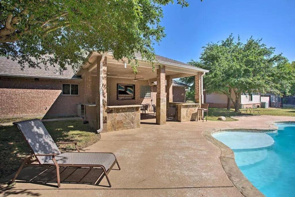 Heated Pool, Pool Table, Hot Tub, Home Theatre, Guest House, Basketball Court, Sleeps-20 Allen Exterior photo